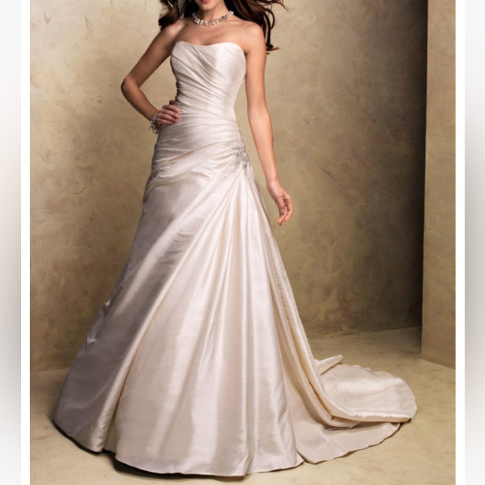 Maggie Sottero Benita Strapless Wedding Gown and 2 Wedding Veils